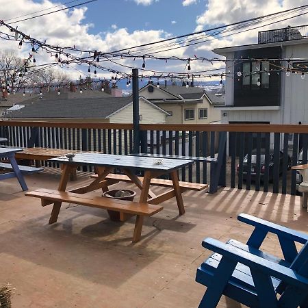 Kelowna International Hostel Exterior photo