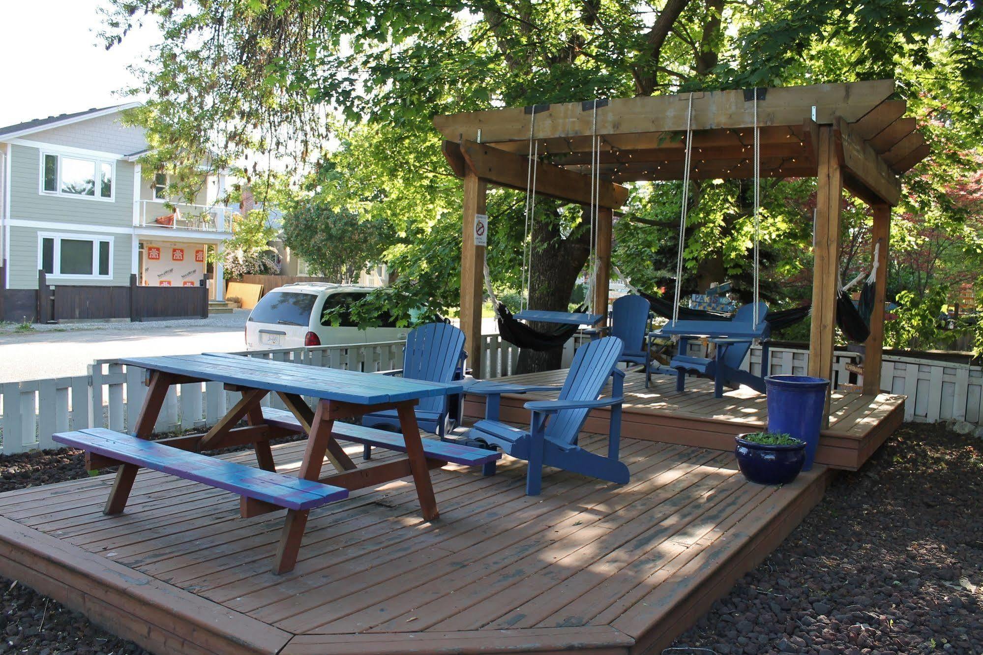 Kelowna International Hostel Exterior photo